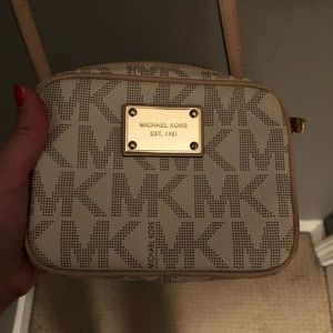 White Michael kors crossbody